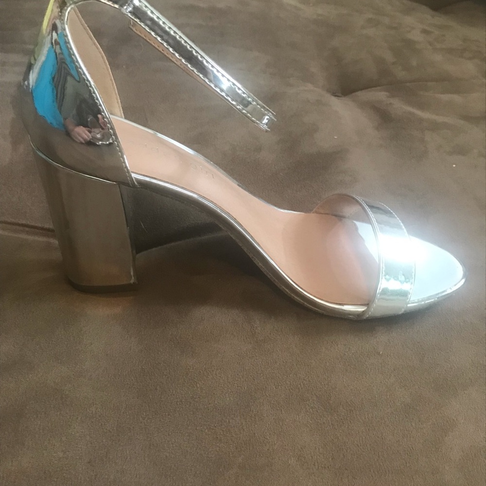Heels - Picture 2 of 4